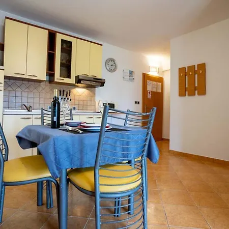 Apartment In With Balcony, Air Condition, Wifi Lopar