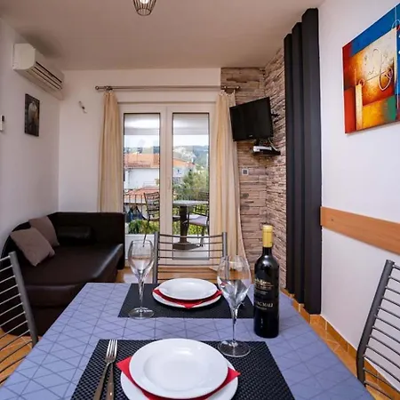 Apartment In With Balcony, Air Condition, Wifi