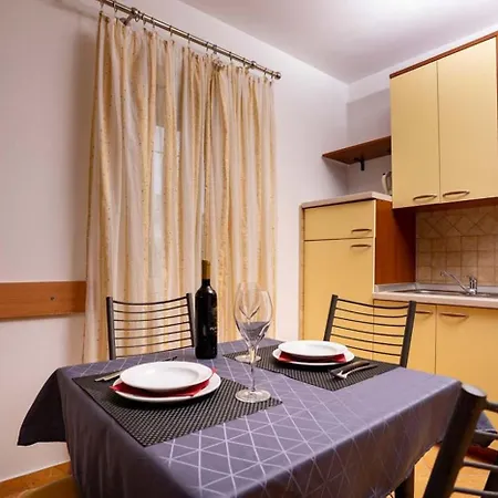 In With Balcony, Air Condition, Wifi Apartment *