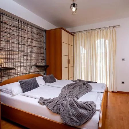 Apartmán In With Balcony, Air Condition, Wifi *