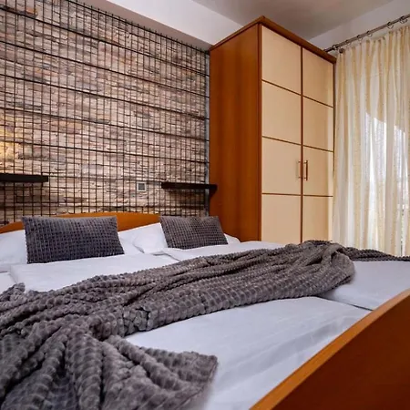 Apartament In With Balcony, Air Condition, Wifi Lopar