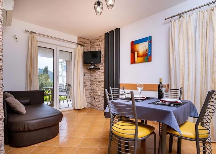 In With Balcony, Air Condition, Wifi Lopar