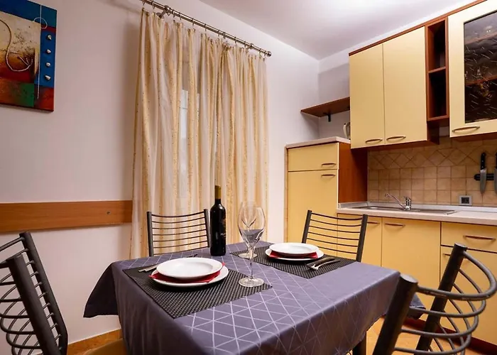 In With Balcony, Air Condition, Wifi Apartament *
