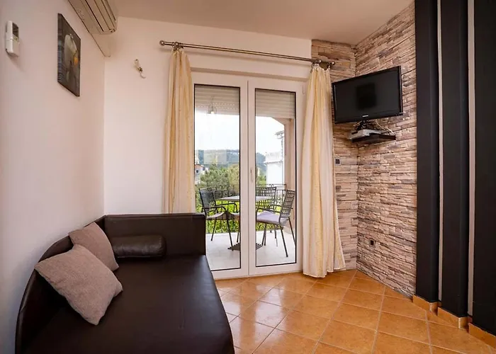 In With Balcony, Air Condition, Wifi Apartament