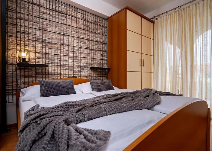 Apartament In With Balcony, Air Condition, Wifi Lopar